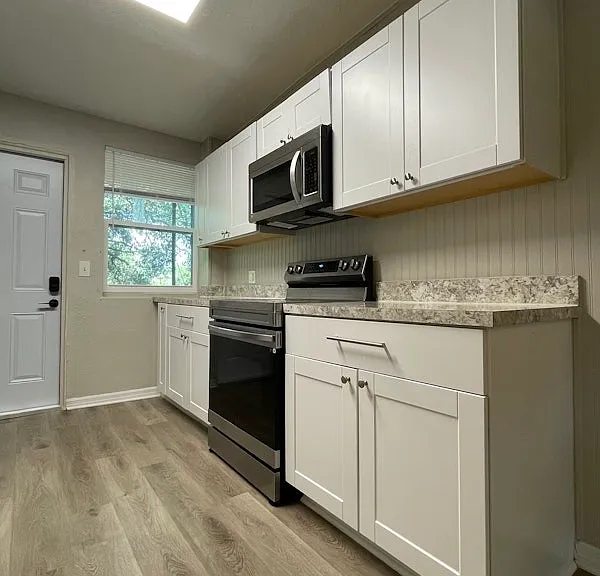 1575 W 19th St #3 — Photo 2