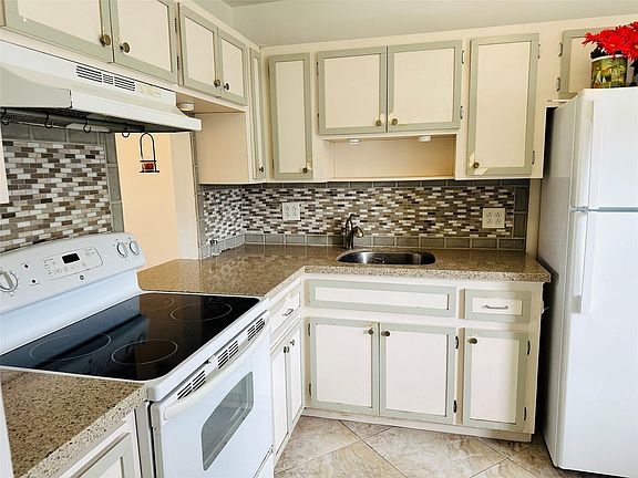 2nd image of 2309 Park Lane #105