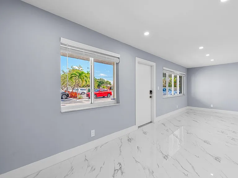 1400 NE 54th St #107 — Photo 4