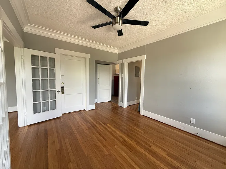 1044 W Mistletoe Ave #4 — Photo 5