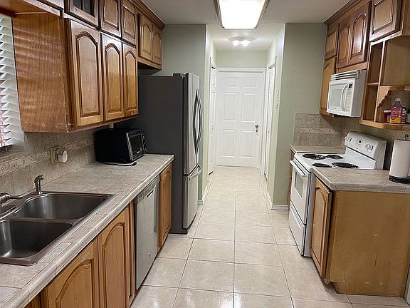 4th image of 18 Red Bay Cir