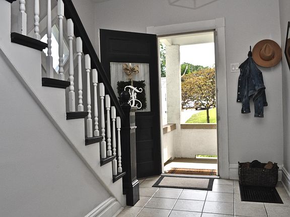 3rd image of 2521 Valley Ave