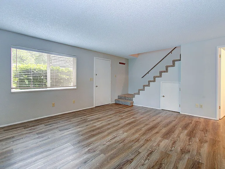 710-712 NE 15th Ave — Photo 12