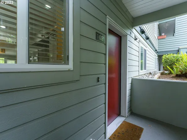 4970 S Landing Dr Unit 102, Portland, OR 97239