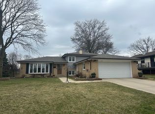 18W277 Holly Ave, Darien, IL