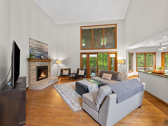 5th image of 215 Founders Ct
