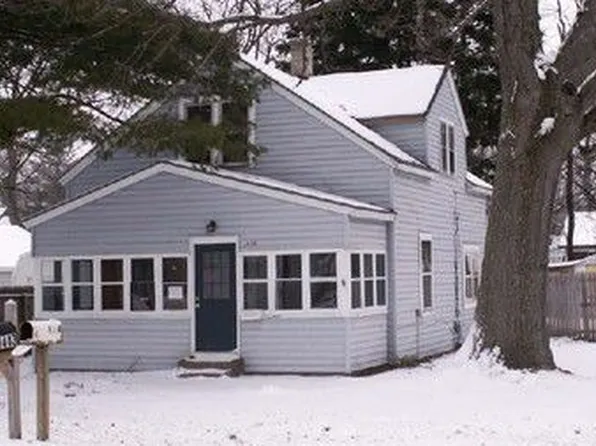 1434 S Quarterline Rd, Muskegon, MI 49442