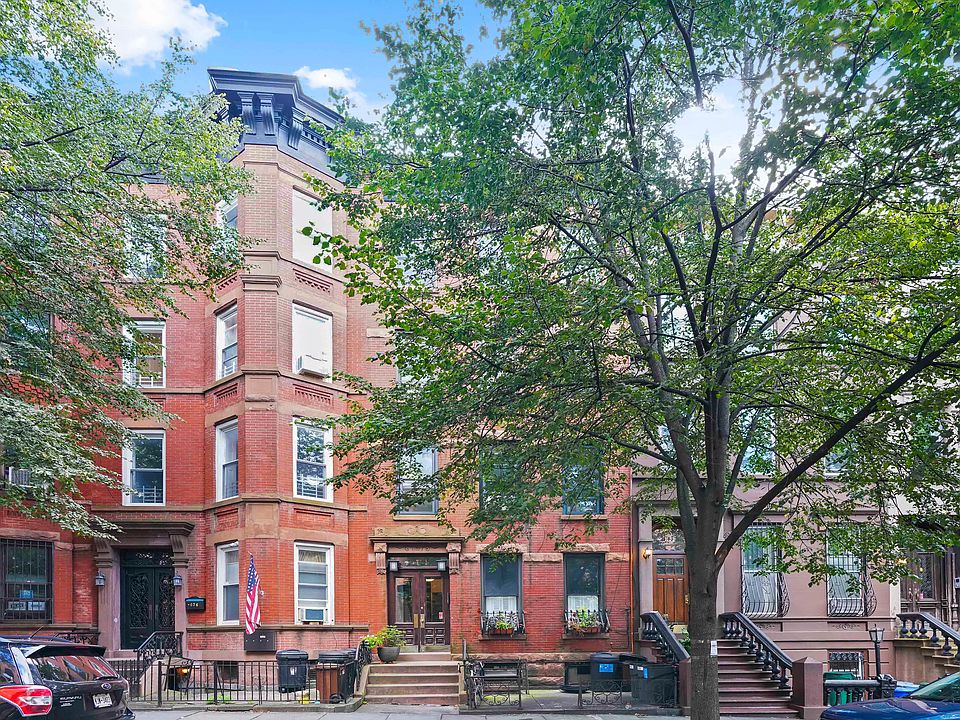 1st image of 674 Carroll St APT 3