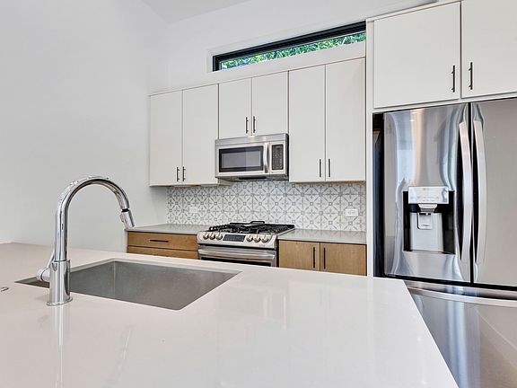 4th image of 202 W O'Dell St #B