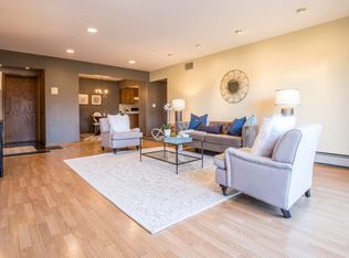 7560 N Port Washington Rd #1-202, Fox Point, WI 53217