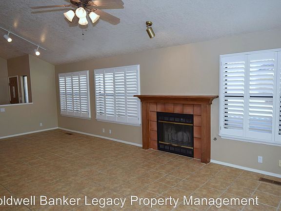 4th image of 11025 Malaguena Ln NE