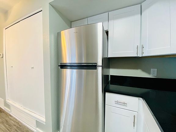 4th image of 333 S Railroad Ave #333