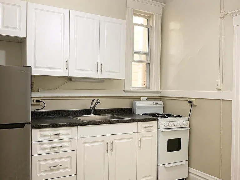 1346 Pine St — Photo 1