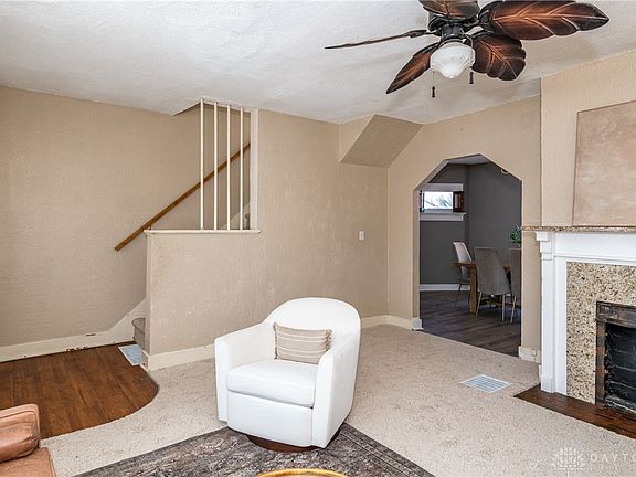 5th image of 147 S Sperling Ave