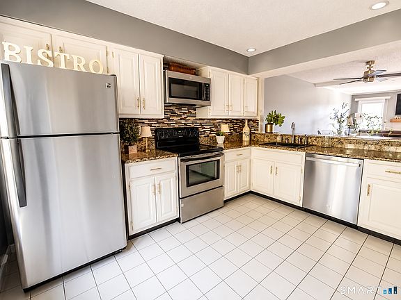 4th image of 55 Mill Plain Road #6-7