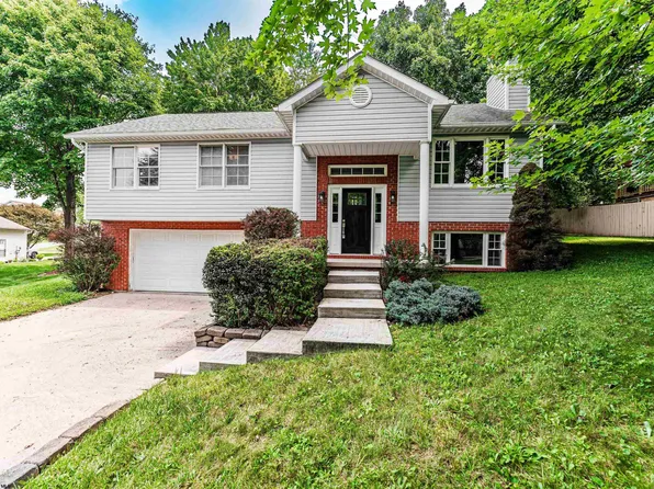 1374 Bennett Dr, Morgantown, WV 26508
