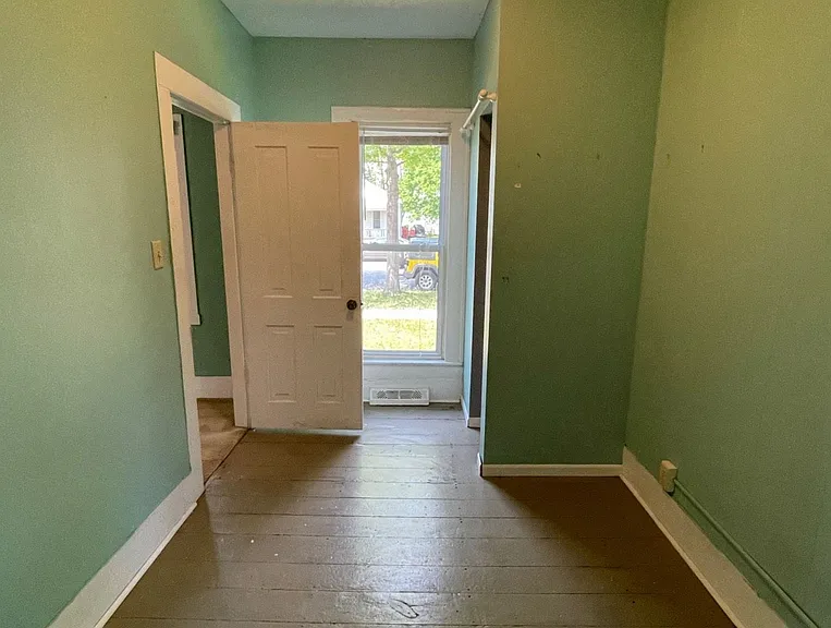 639 Niagara St — Photo 2