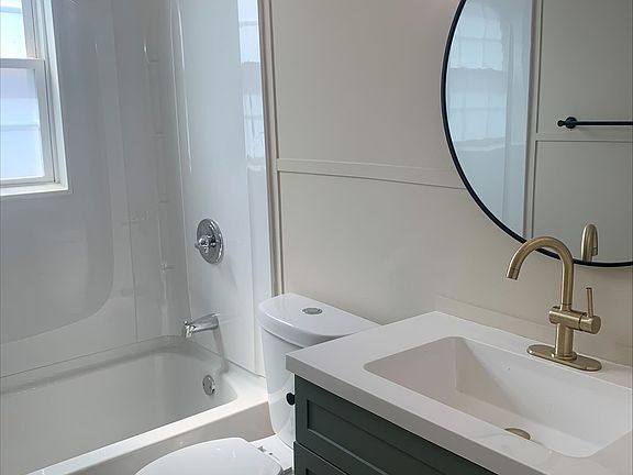 Newly Renovated Full Bath