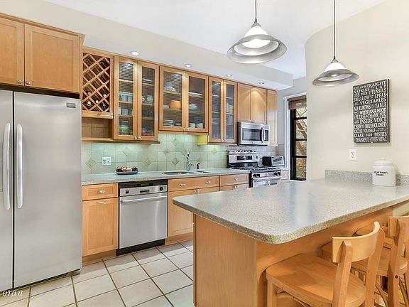 2nd image of 20 Plaza St E APT B14