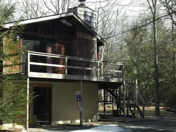 1187 Carriage Ln, Tobyhanna, PA 18466