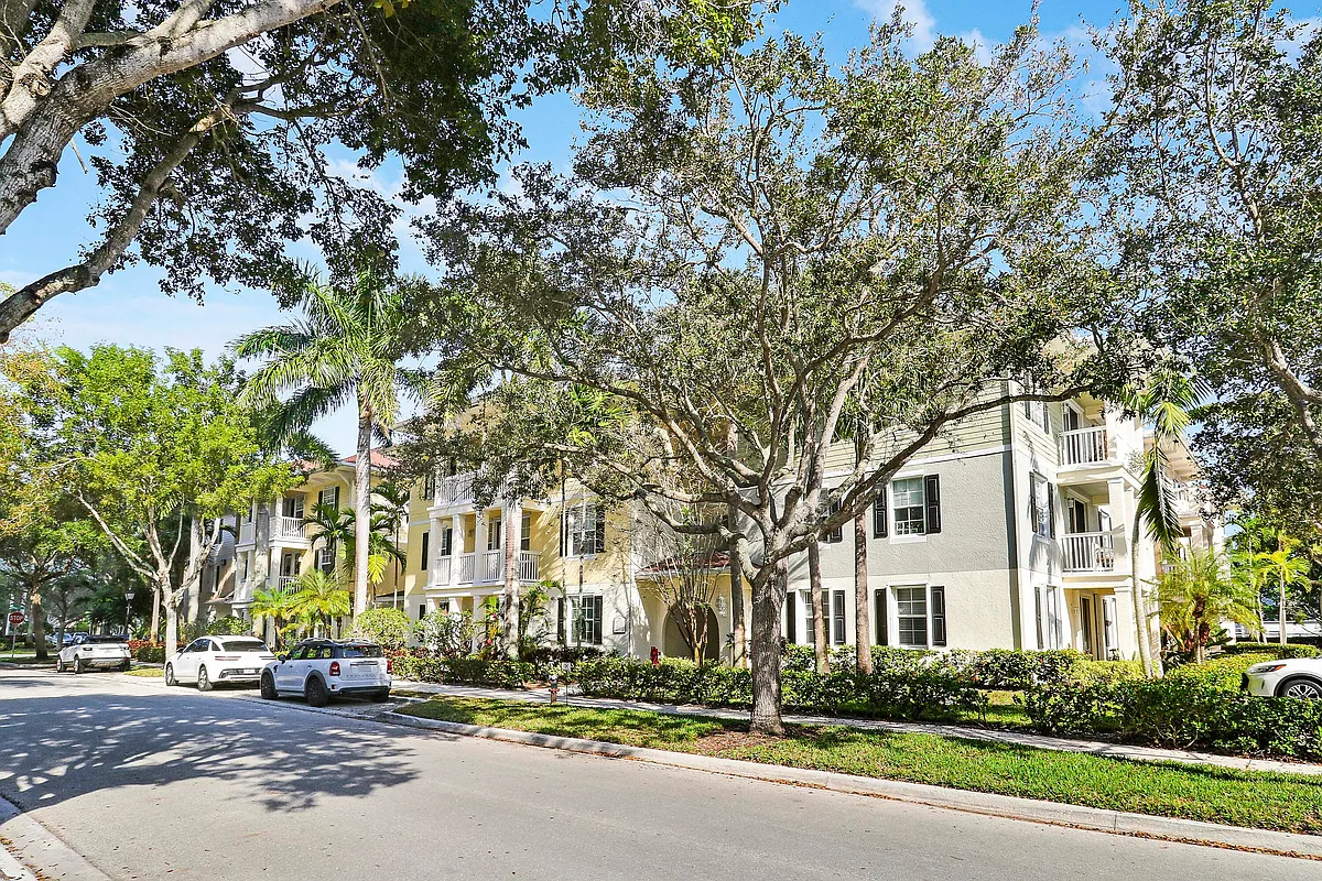 Building Photo - 275 Murcia Dr #212