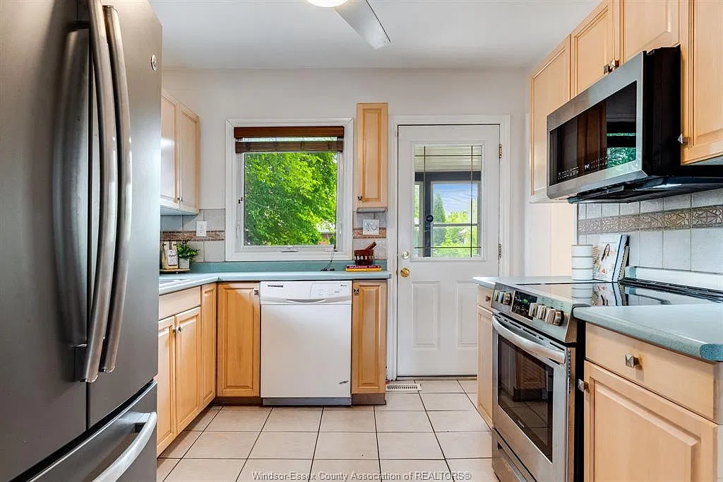 4 bed, $2,695 — Photo 4
