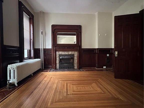 2nd image of 1036 W Linden St APT 2