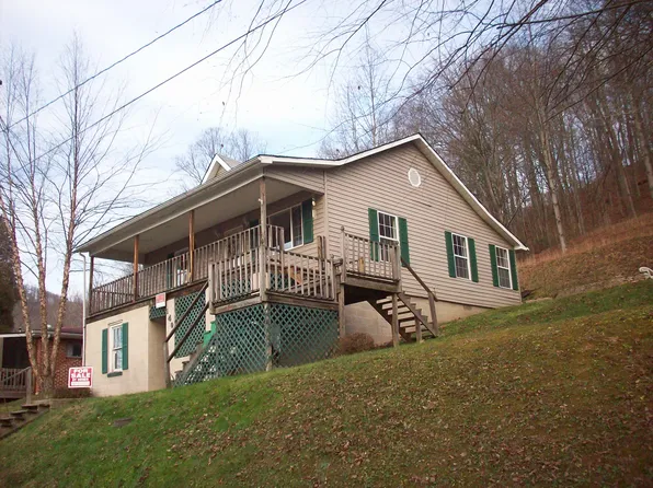 140 Boone Ave, Madison, WV 25130