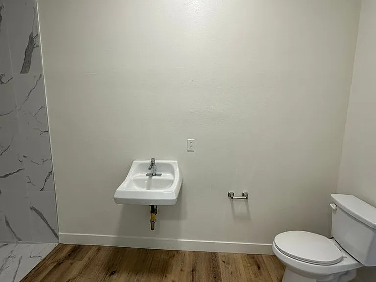 10914 S Main St #104 — Photo 13