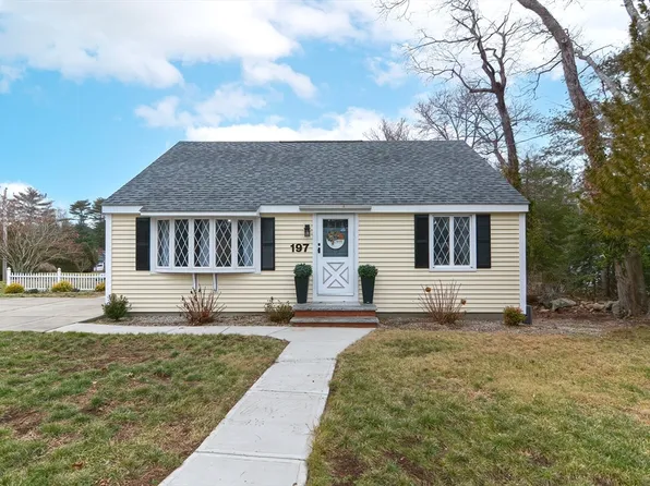 197 North St, Mattapoisett, MA 02739