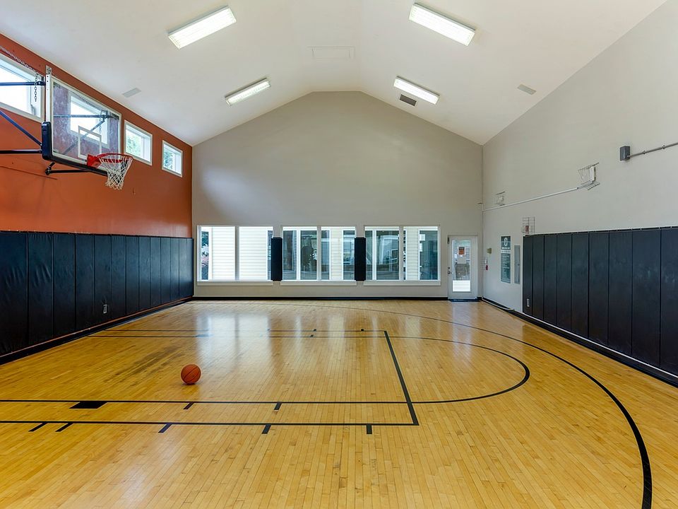 TheGardensatAnthonyHouse_IndoorBasketballCourt