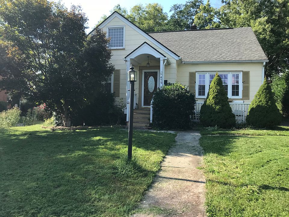 1st image of 450 E Spiller St