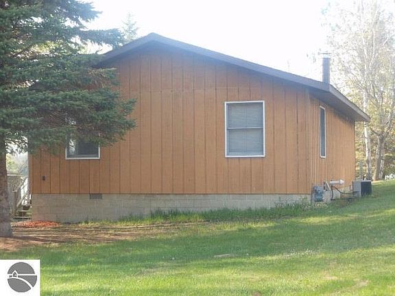 3rd image of 1050 W Lake Dr