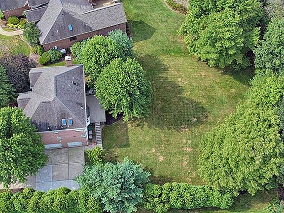 3rd image of 129 Oakview Dr