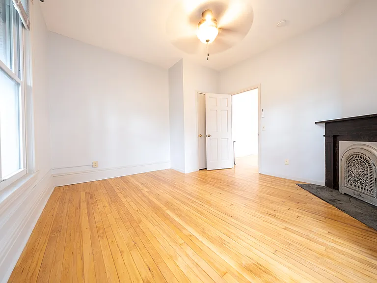 918 E 17th St #1 — Photo 7