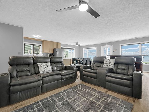 5th image of 832 Iroquois Ave