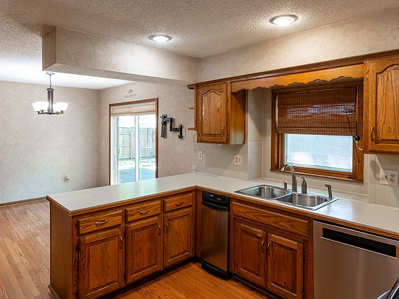 3rd image of 1307 NE 96th Ter