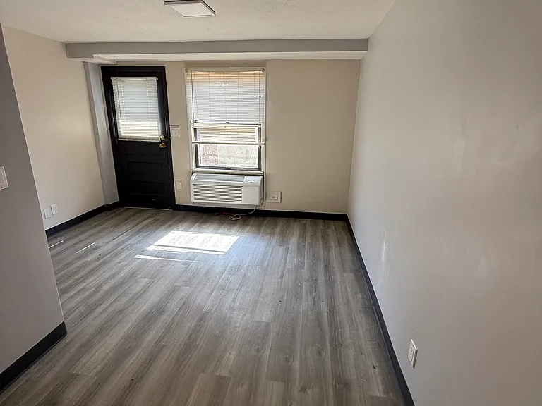1300 N 10th St #10 — Photo 7