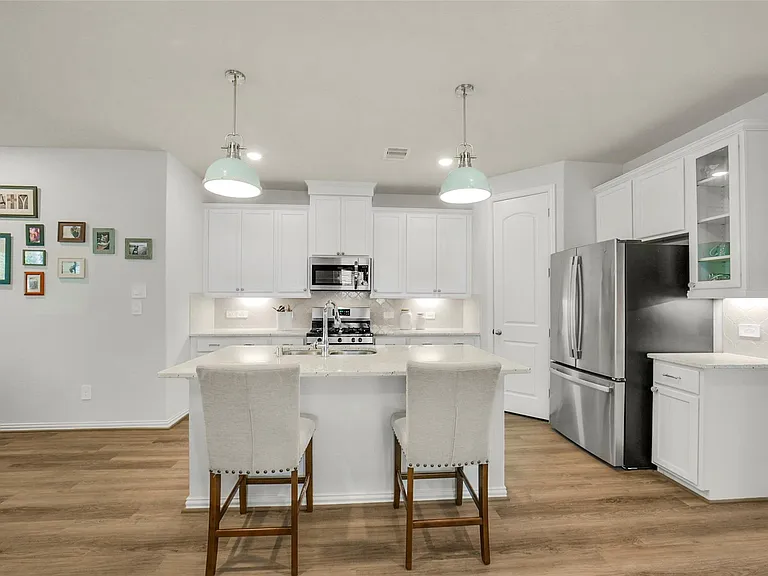 221 Woods Rose Ct — Photo 10