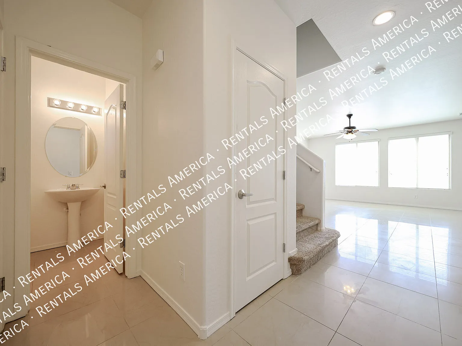Large Home in Hastings Farms! — Photo 4