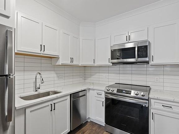 5th image of 969 Hopmeadow St #106