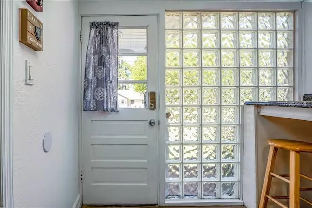1 bed, 1.0 bath, 260 sqft, $1,700 — Photo 4