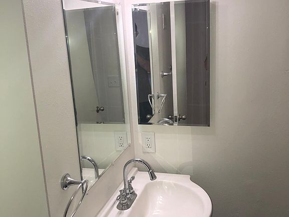 4th image of 5368 Imperial Ave APT 2