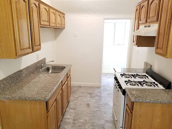5th image of 1124 Huntington Dr APT E