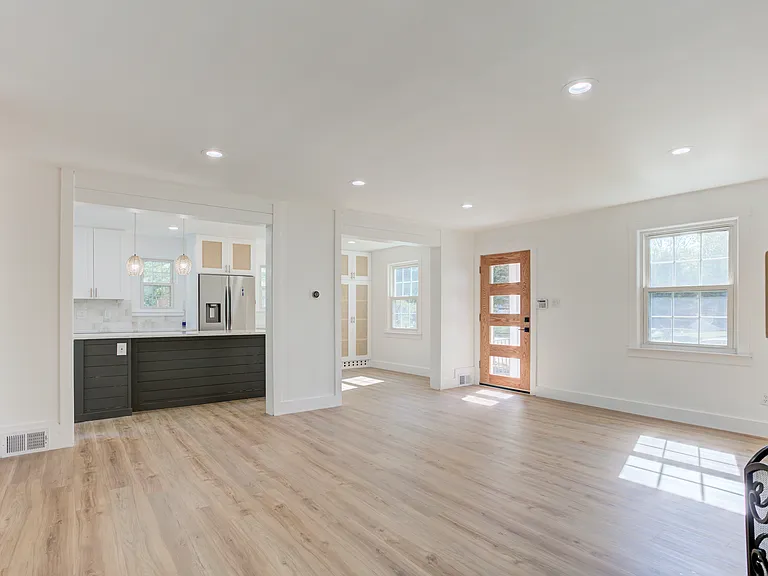 6019 Amherst Ave — Photo 10