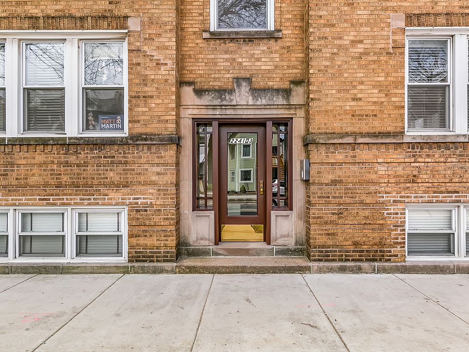 1st image of 2243 W Ainslie St #3W