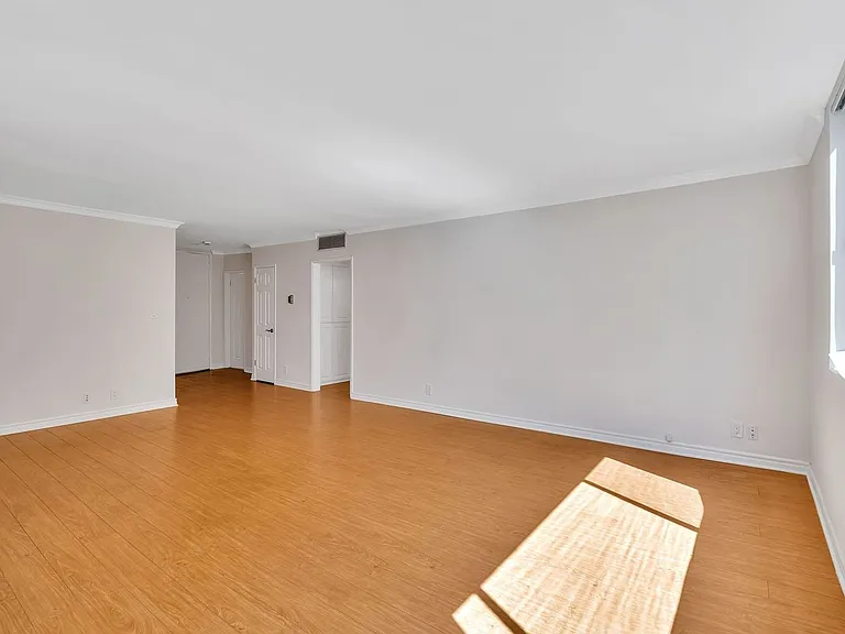 432 N Palm Dr — Photo 5