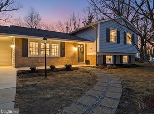 8011 Lynnfield Dr, Alexandria, VA 22306
