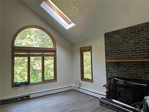 4th image of 20 Fry Pond Rd