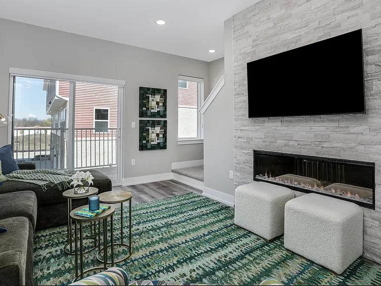 777 Canterbury Ln — Photo 12